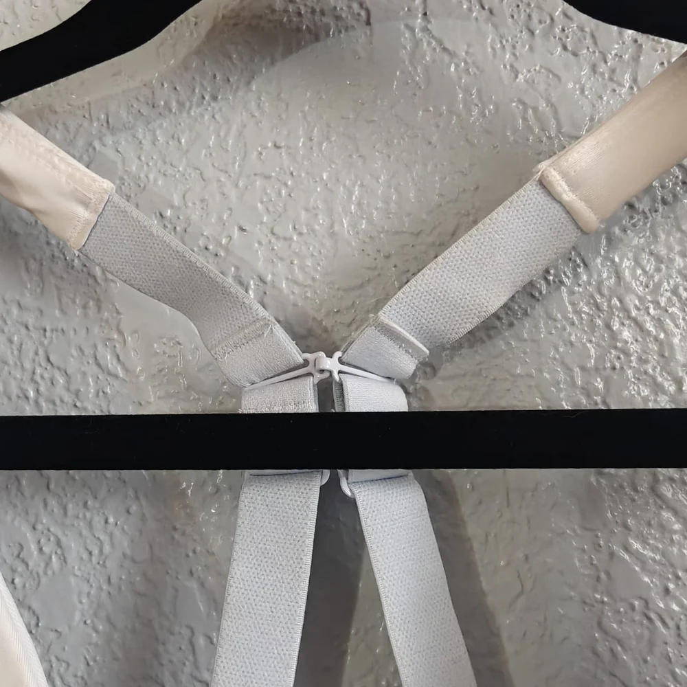 Fabletics Sports Bra - Picture 2 of 4